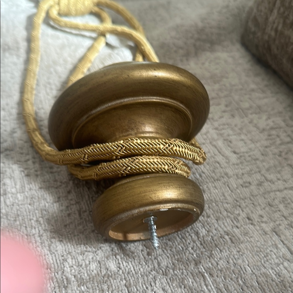 Elegant Gold Tassel Tieback. And hook hunger Beautiful and like new. - Picture 4 of 4